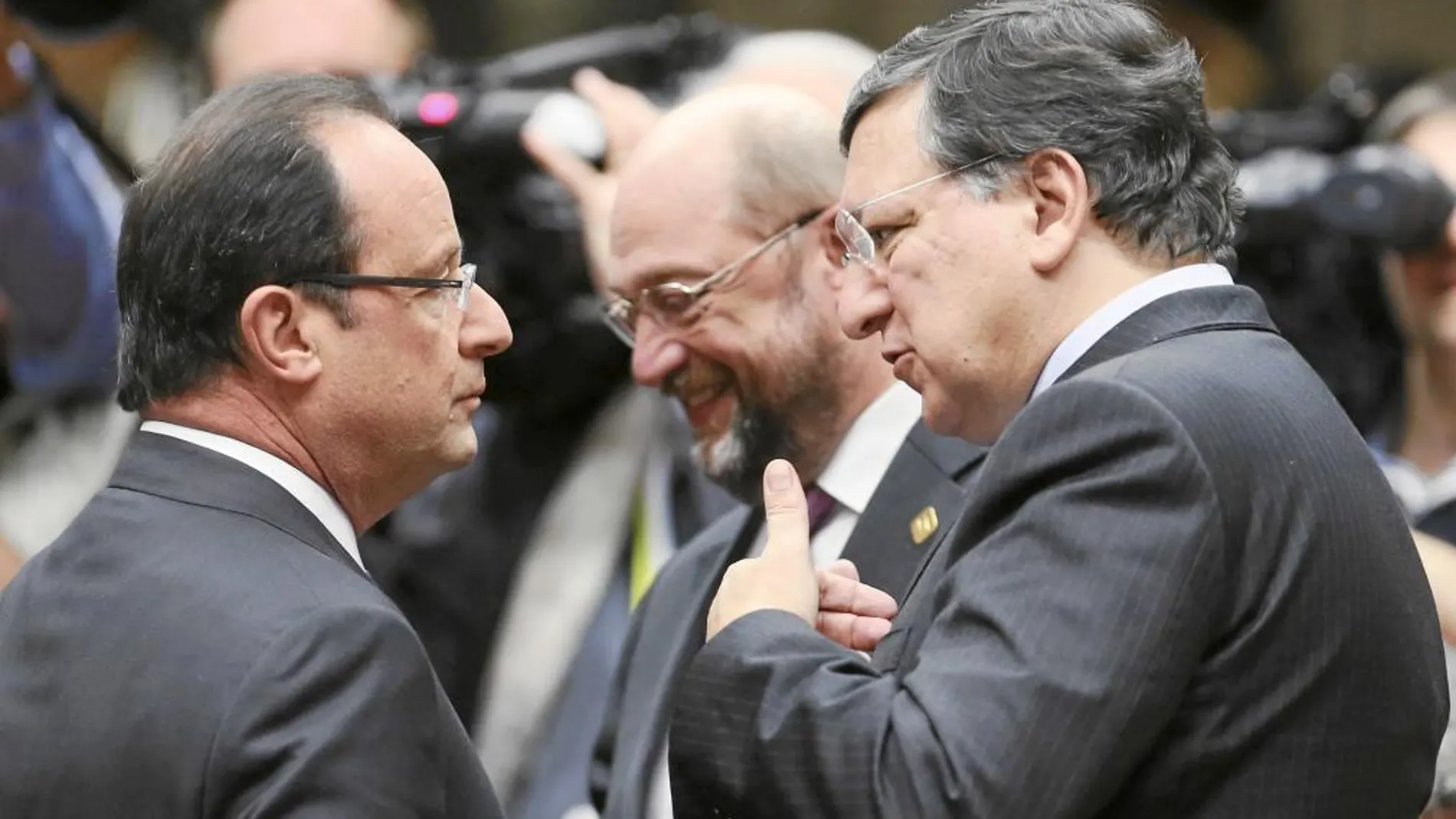 El presidente francés, Hollande junto al presidente de la CE, Durao Barrosoy el presidente del Parlamento Europeo, Schulz Europeo