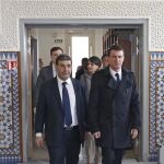 El primer ministro francés, Manuel Valls , llega con Ali El Jarroudi, presidente de la Gran Mezquita de Estrasburgo