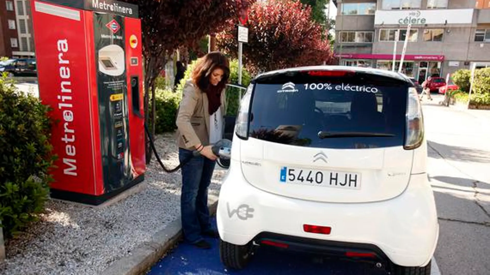 La metrolinera se encuentra situada en la calle Doctor Esquerdo, 48, en Madrid