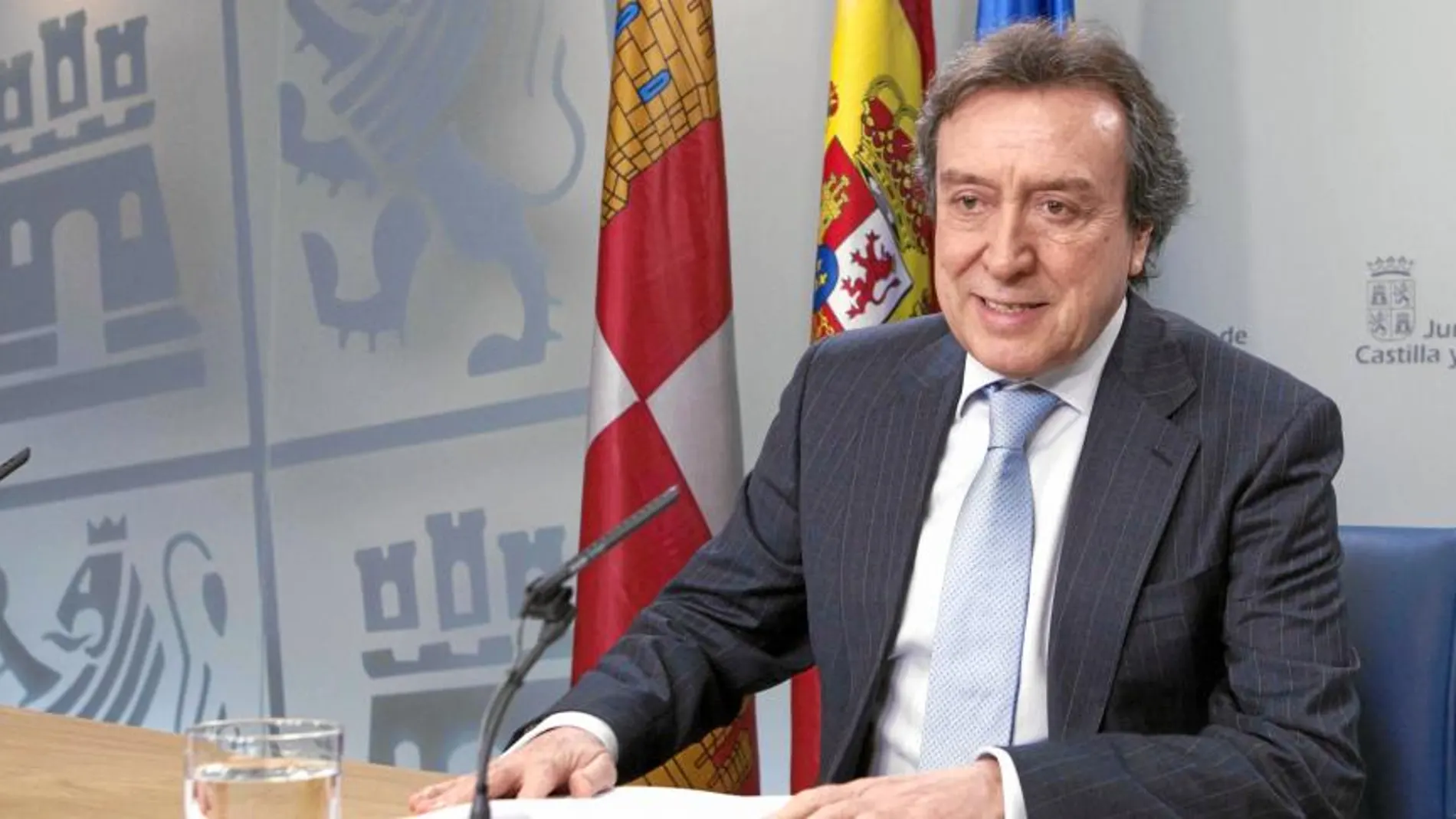El consejero de la Presidencia y portavoz, José Antonio De Santiago-Juárez, durante la rueda de prensa del Consejo de Gobierno