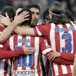 El Atlético celebra el tercer gol del partido, obra de Arda, como una piña, fiel reflejo de lo que es