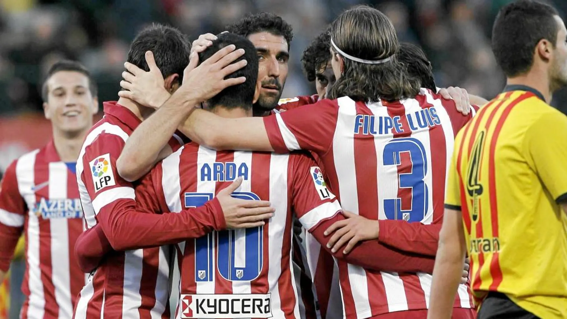 El Atlético celebra el tercer gol del partido, obra de Arda, como una piña, fiel reflejo de lo que es
