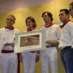 David Mora recoge en Pamplona el premio «Detalle para el recuerdo»