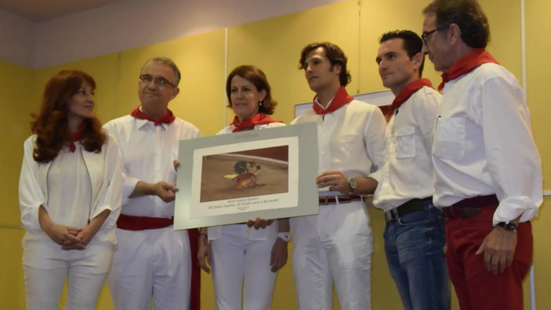 David Mora recoge en Pamplona el premio «Detalle para el recuerdo»