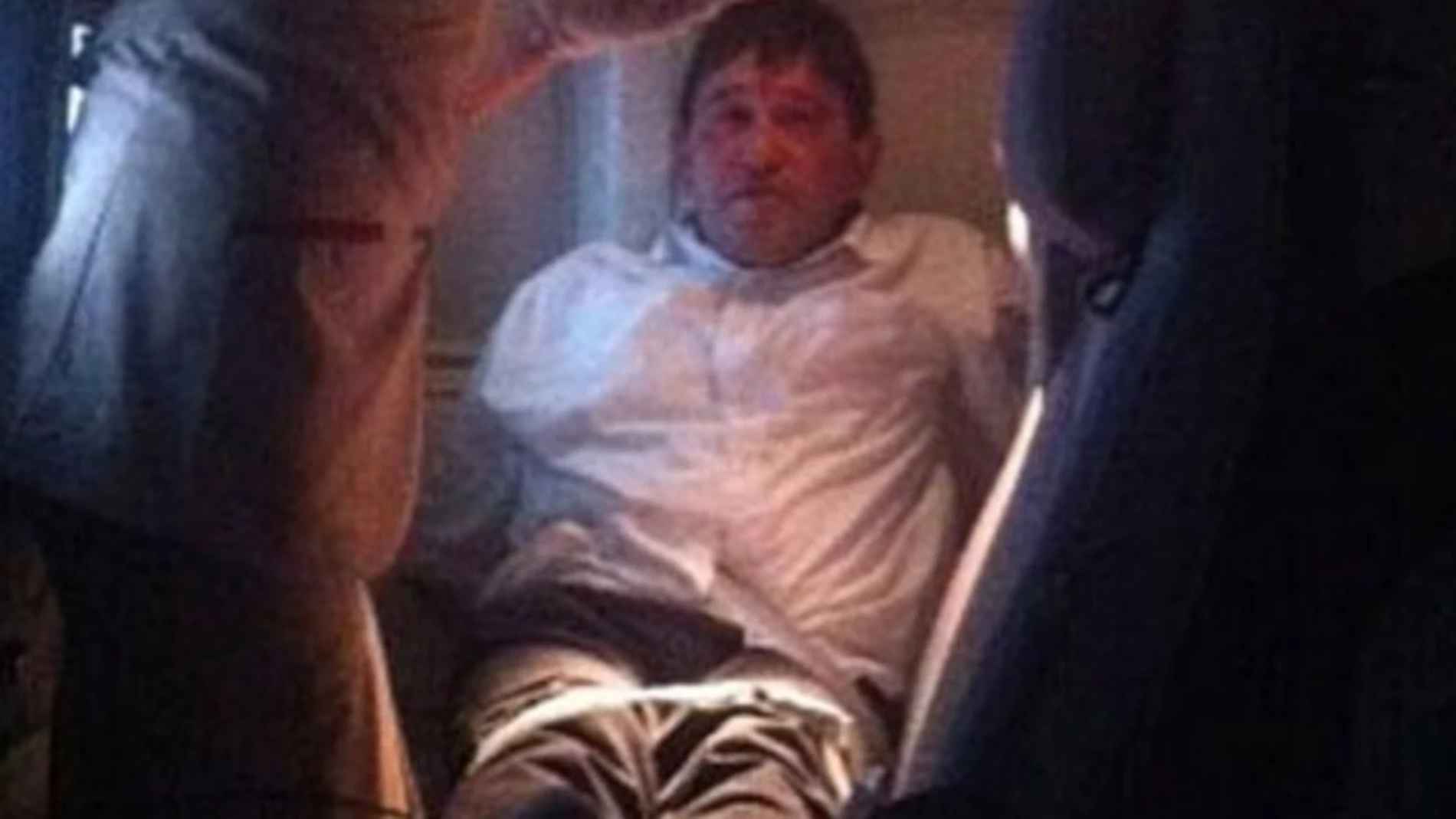 Imagen del detenido tomada por un pasajero