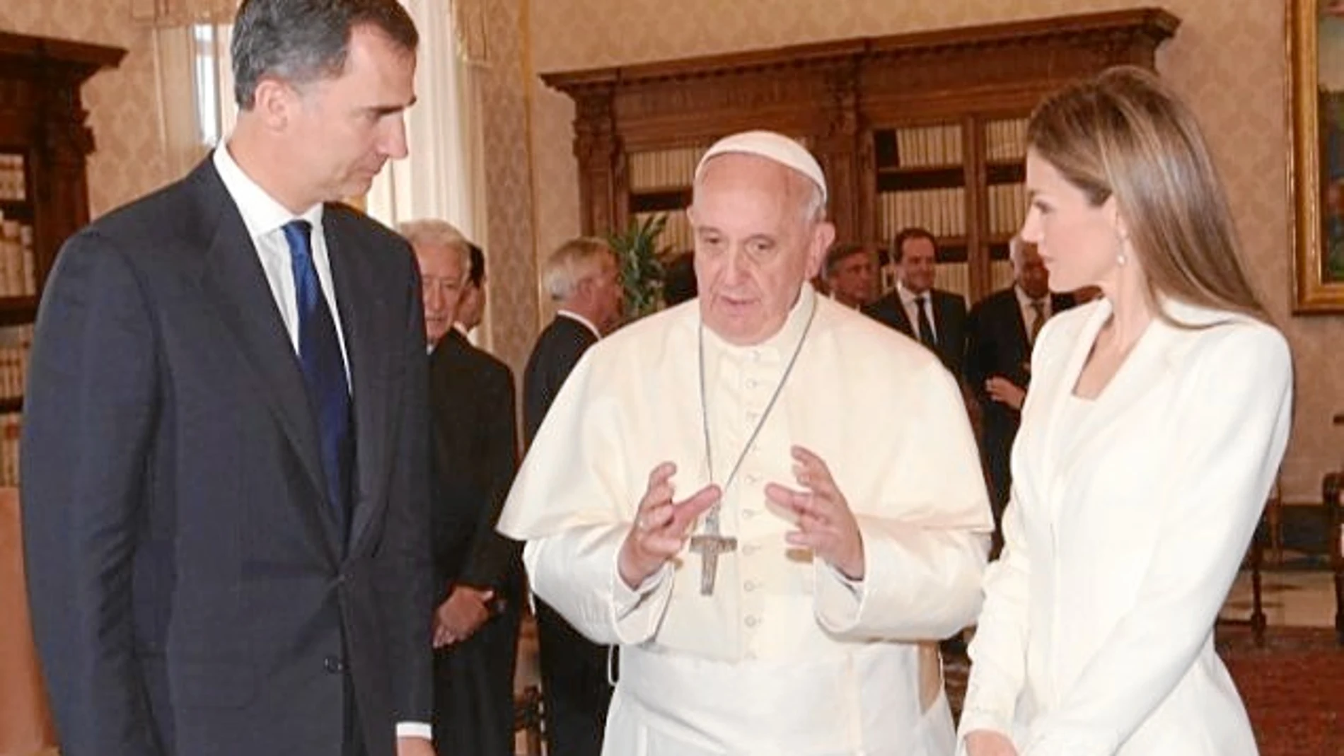 No podía ser de otra manera. Sus Majestades eligieron el Vaticano para su primera visita oficial al extranjero.