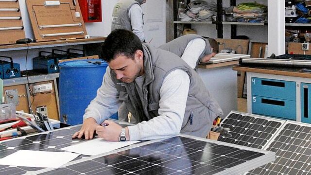 La Junta no ejecutó 84,5 millones del plan de escuelas taller en 2010 y 2011