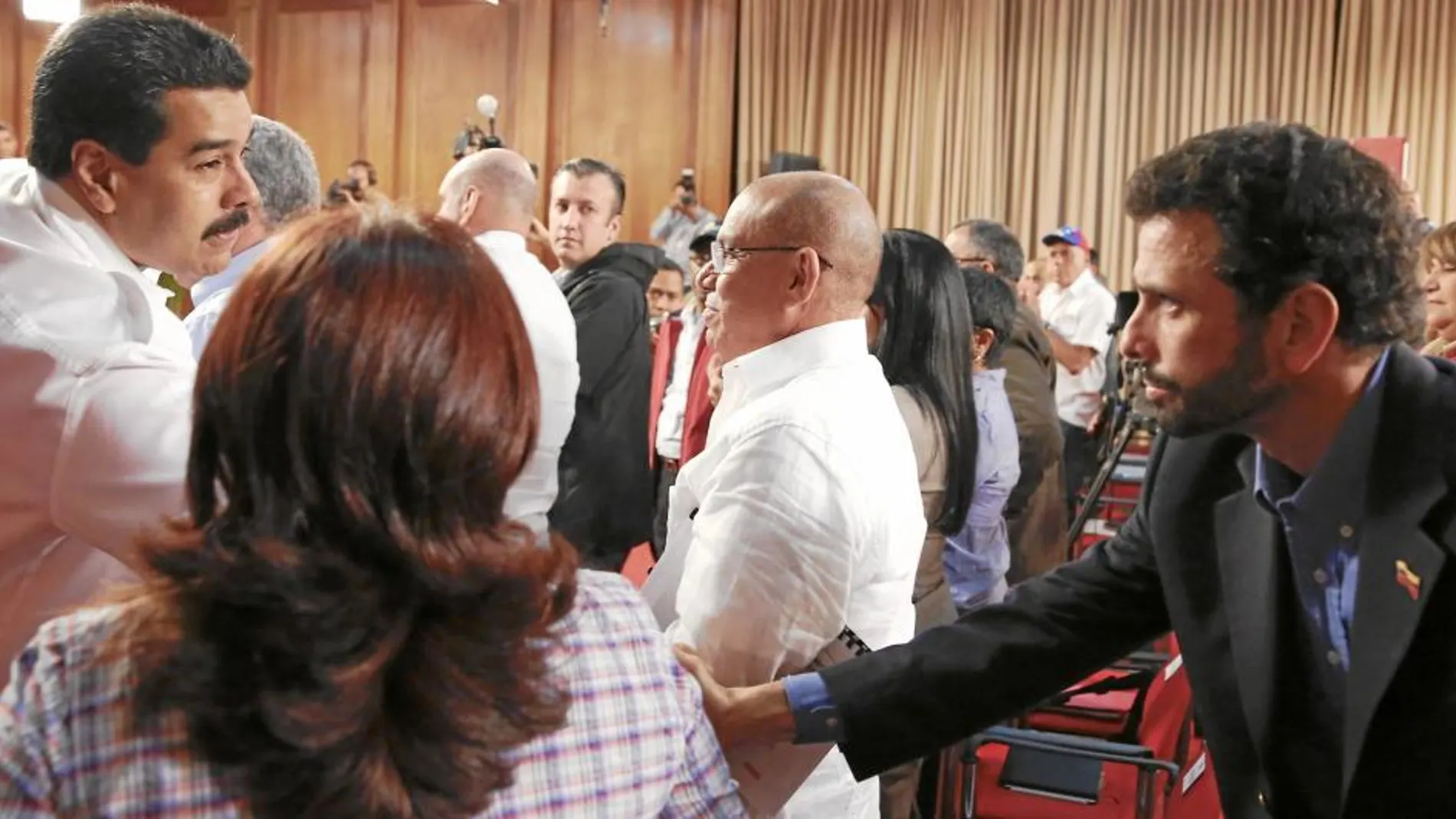 Maduro y Capriles se reunieron ayer por primera vez desde las elecciones presidenciales de 2013