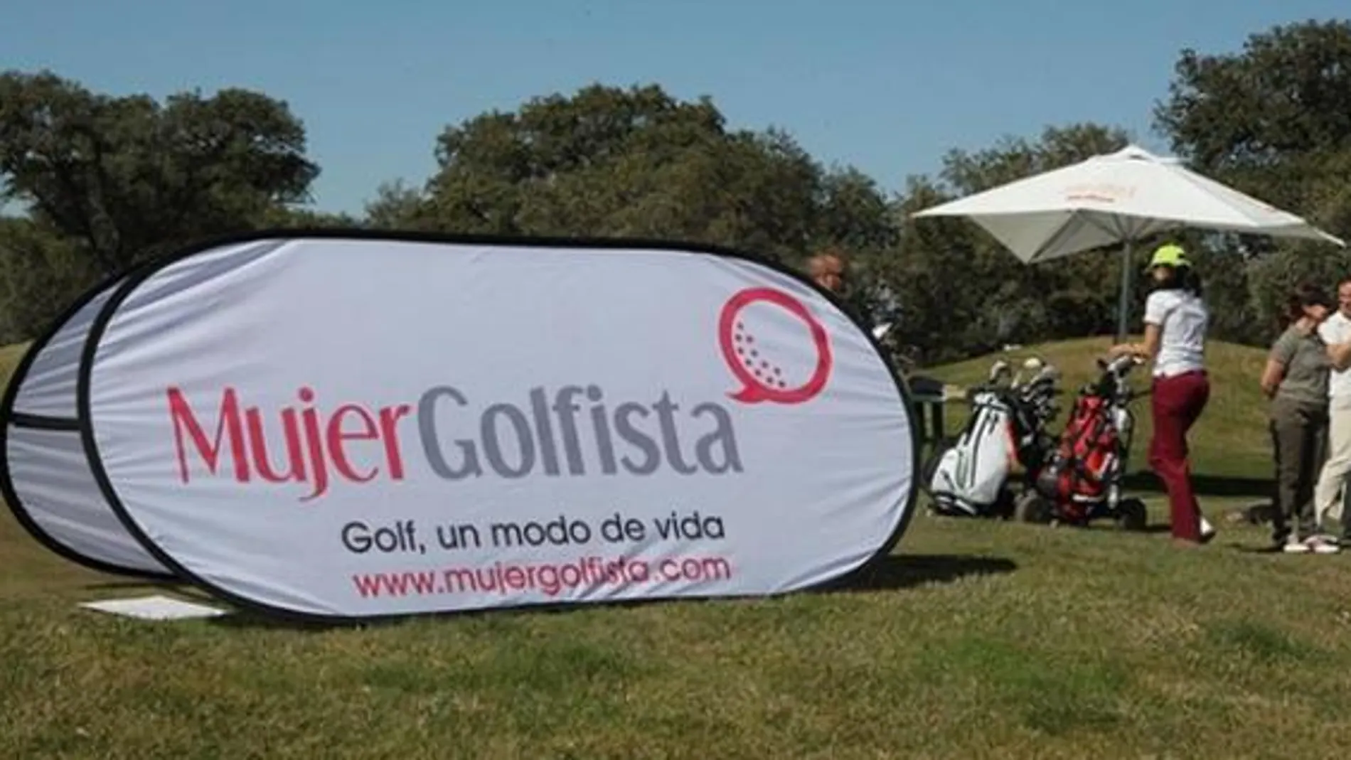 Mujeres golfistas.