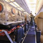 Fotografía facilitada por el Ministerio de Defensa del interior del Airbus A310 del 45 Grupo de Ejército del Aire medicalizado y con todas las medidas de seguridad pertinentes