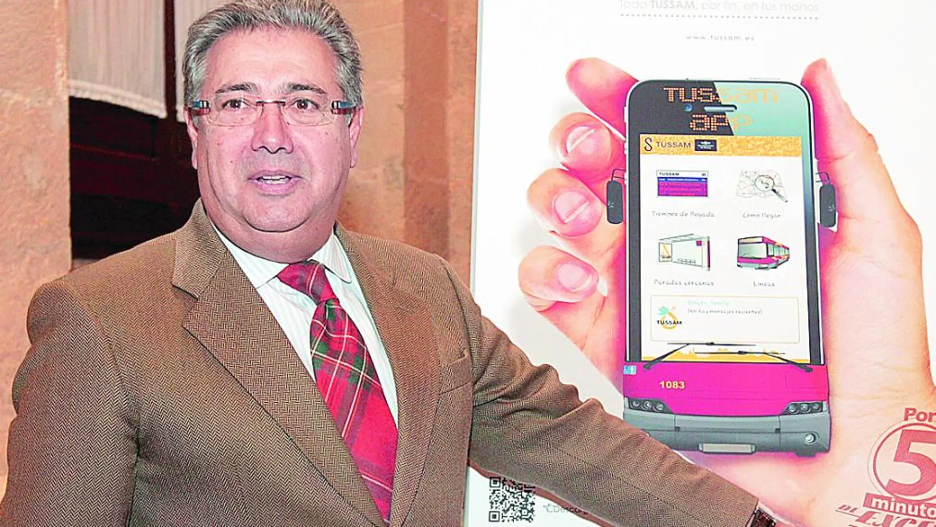 Zoido presenta la nueva aplicacion para moviles de Tussam