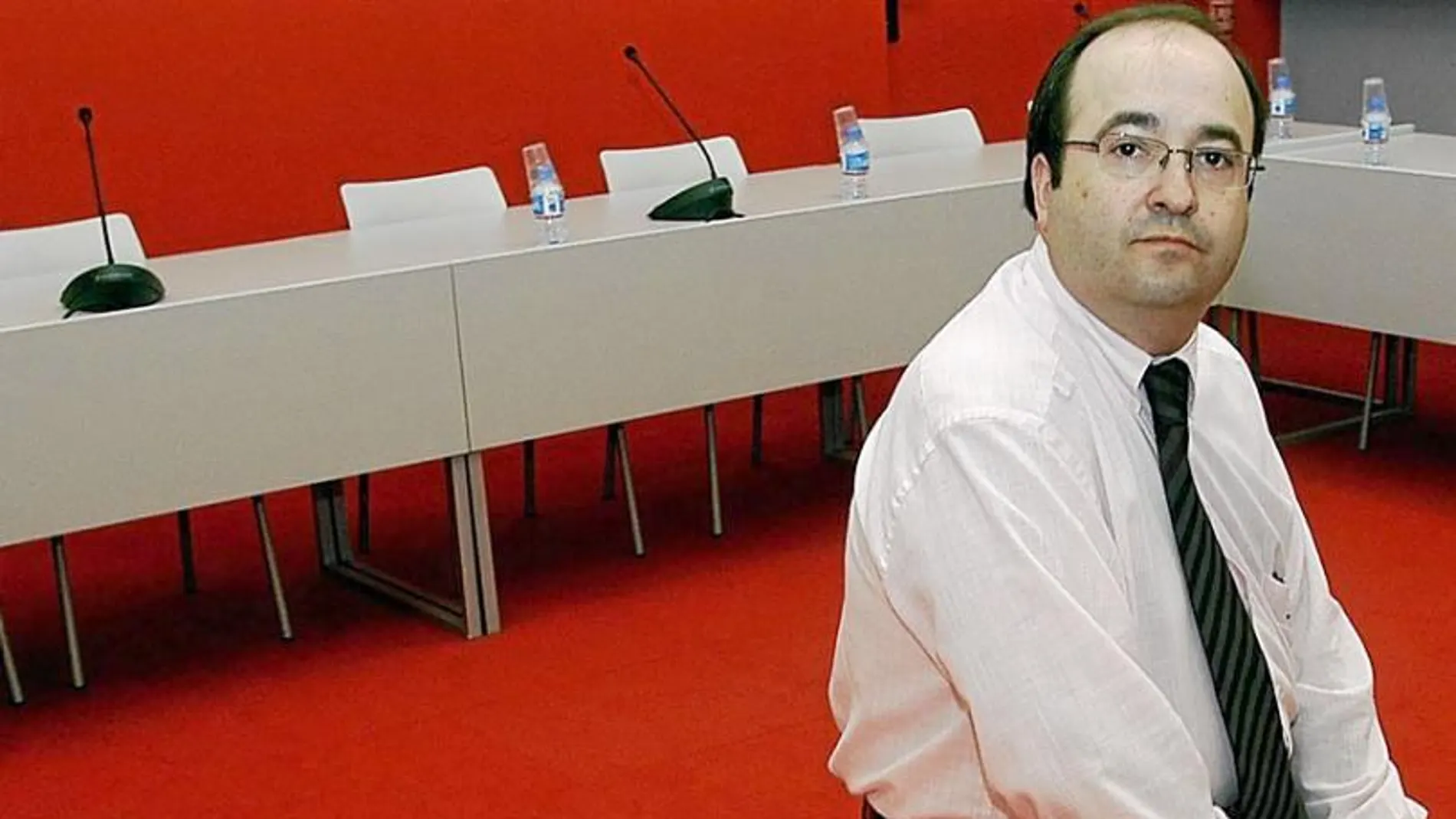 Miquel Iceta posa en la cuarta planta de la sede del PSC, donde los socialistas catalanes reúnen cada lunes a su ejecutiva