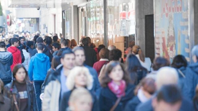 Imagen de la céntrica calle Colón durante la mañana de ayer
