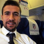 Gabi, en el avión en el que ha viajado el Atlético a Alemania