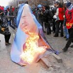 Estudiantes queman en Ankara un retrato de Erdogan