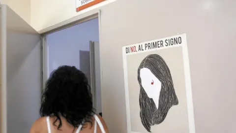 Una de cada cinco llamadas al teléfono del maltrato provienen de Madrid