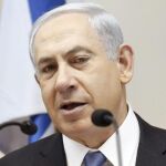 Benjamin Netanyahu habla en el encuestro semanal de su gabinete en Jerusalén.