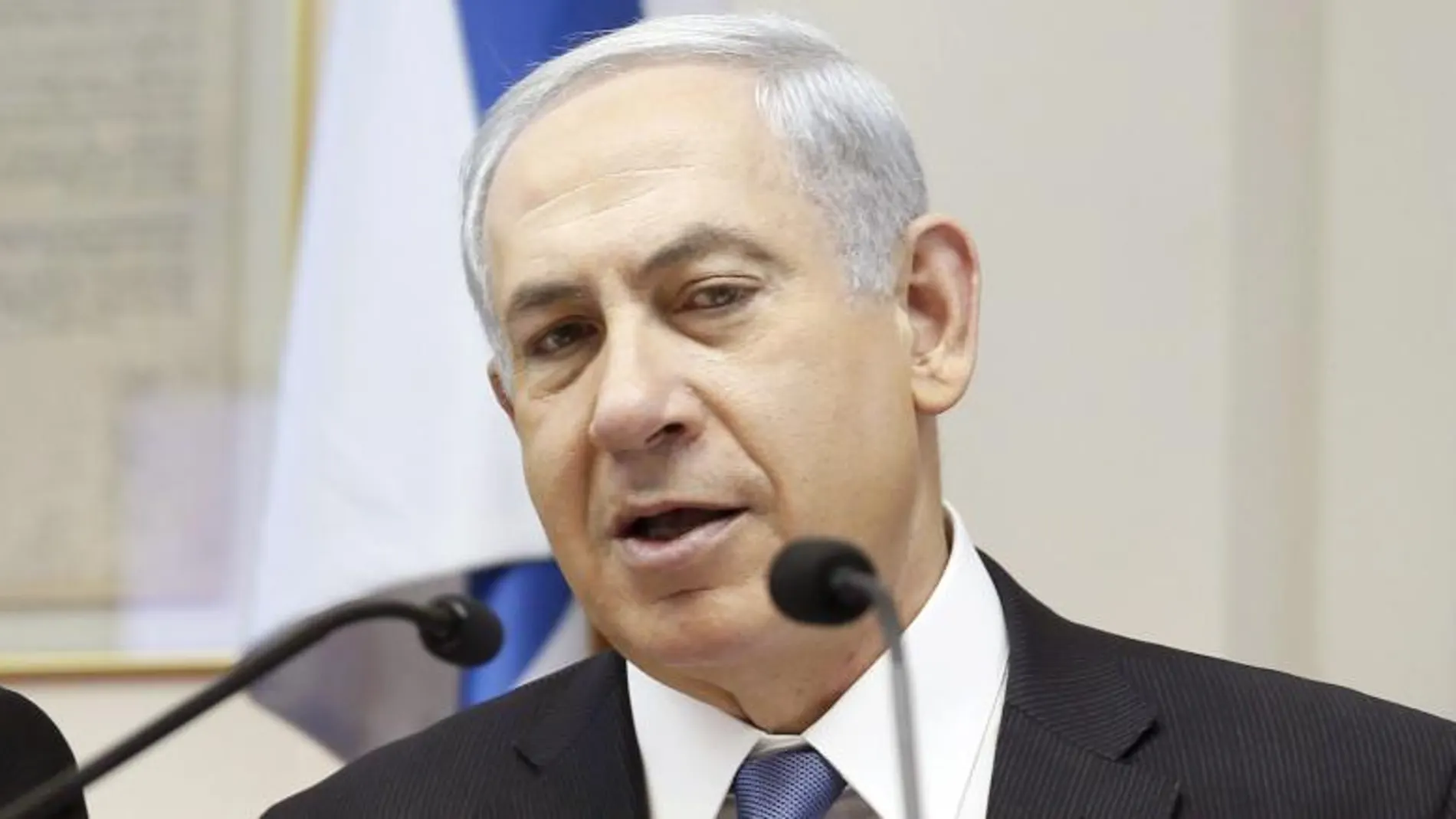 Benjamin Netanyahu habla en el encuestro semanal de su gabinete en Jerusalén.