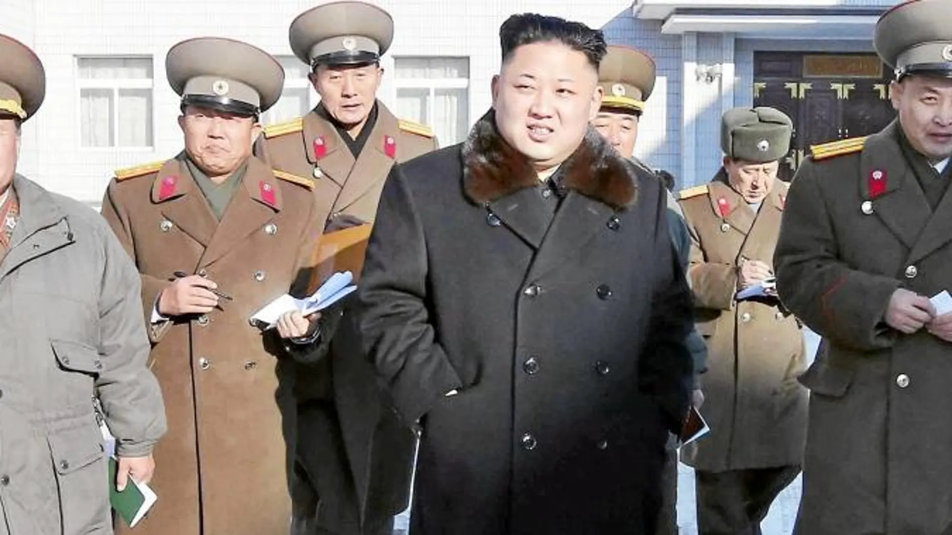 Kim Jong Un visitó ayer un Instituto de diseño rodeado por su nueva cúpula militar