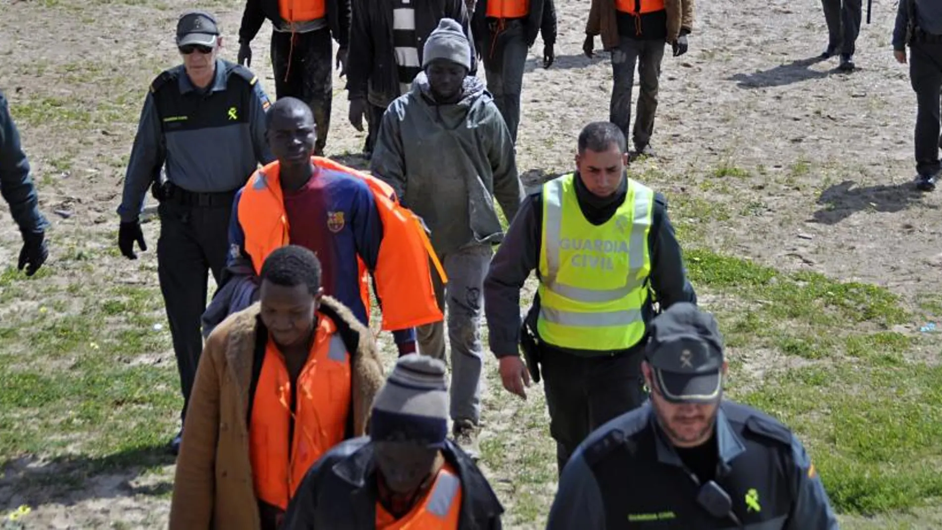 Una patera con 15 inmigrantes alcanza las costas de Ceuta