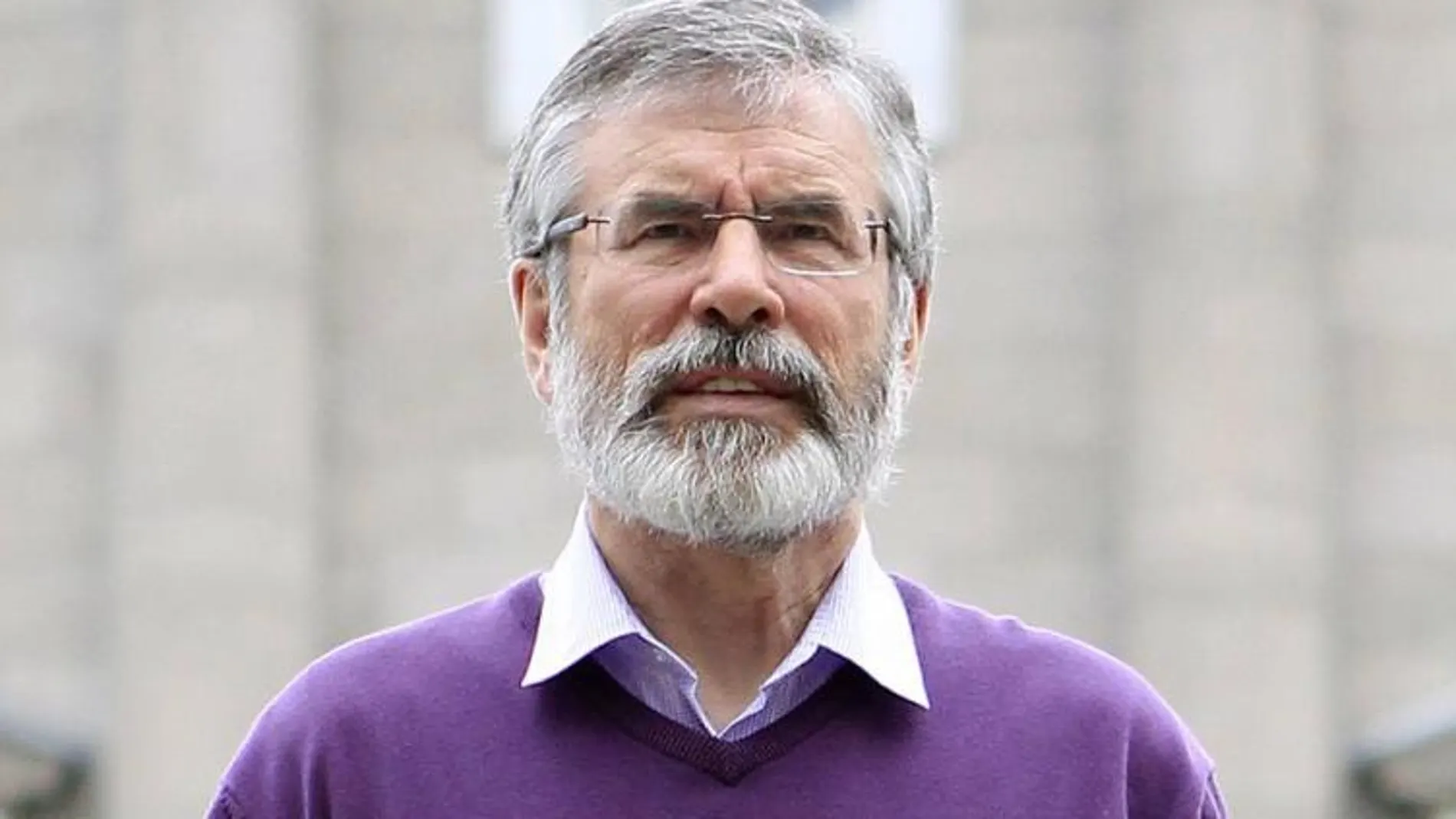 Gerry Adams posa ante Leinster House en Dublin, sede del Parlamento irlandés, en 2012.