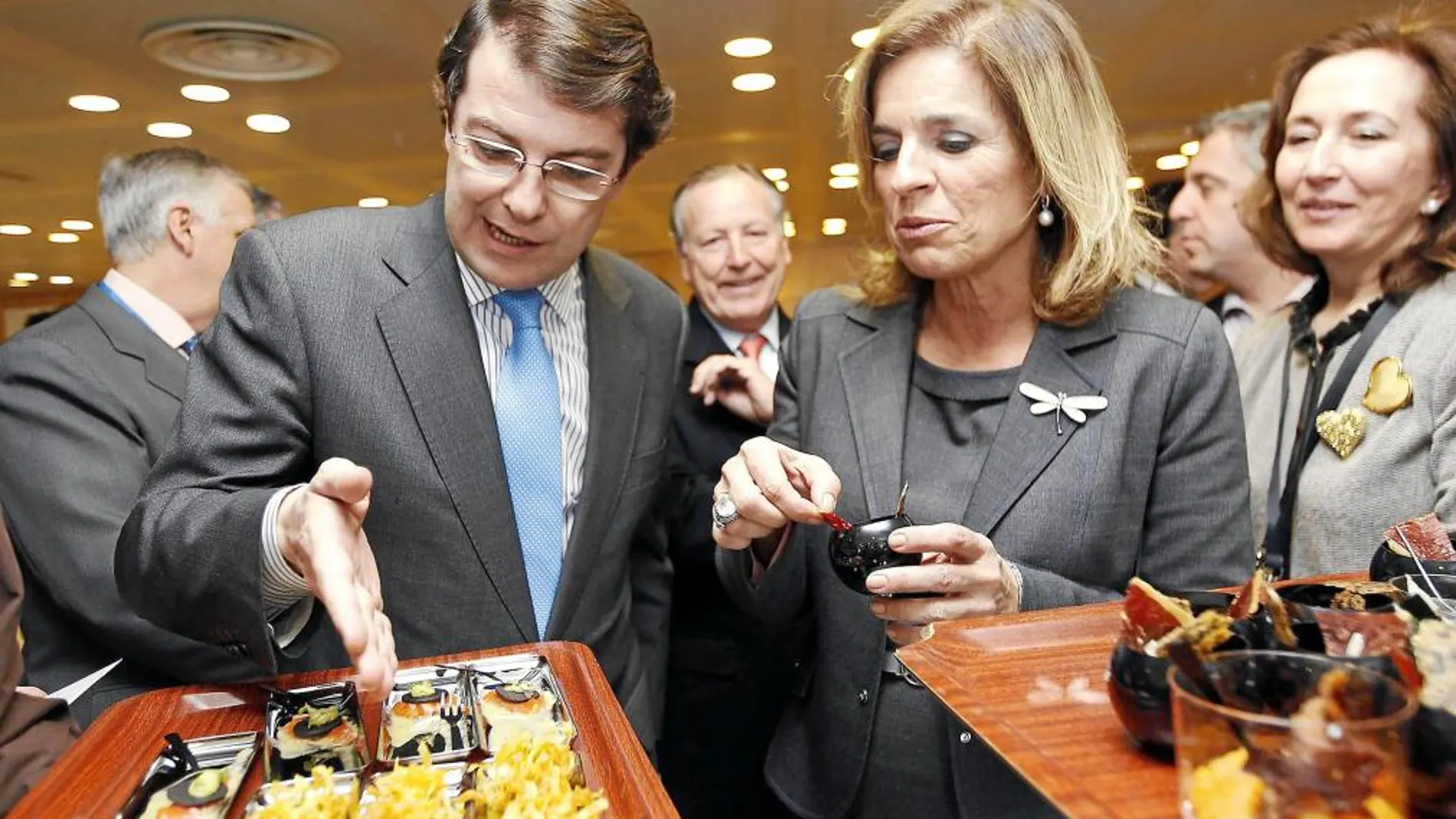 El alcalde de Salamanca, Alfonso Fernández Mañueco, en la pasada edición de Madrid Fusión junto a Ana Botella