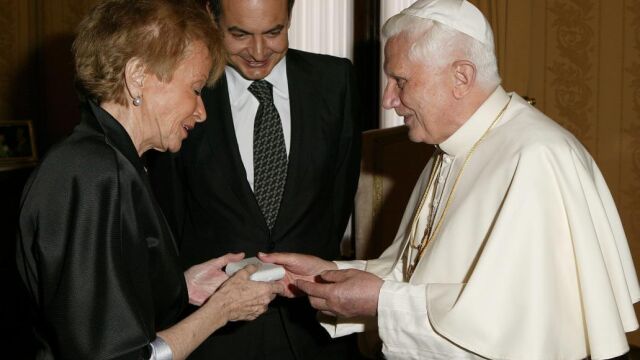 Benedicto XVI en Valencia con María Teresa Fernández de la Vega y José Luis Rodríguez Zapatero