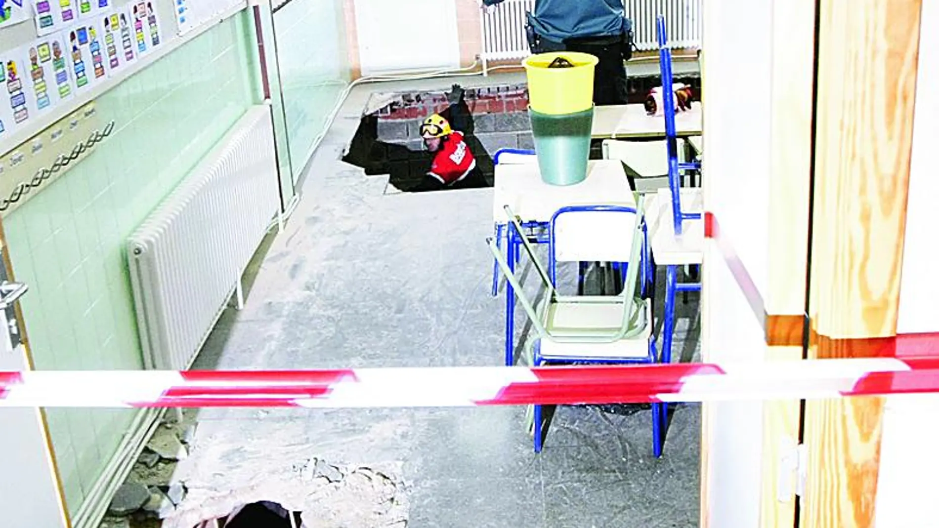 Imagen del aula en la que se produjo el hundimiento del suelo
