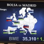 Imagen de archivo de un panel informativo de la Bolsa de Madrid