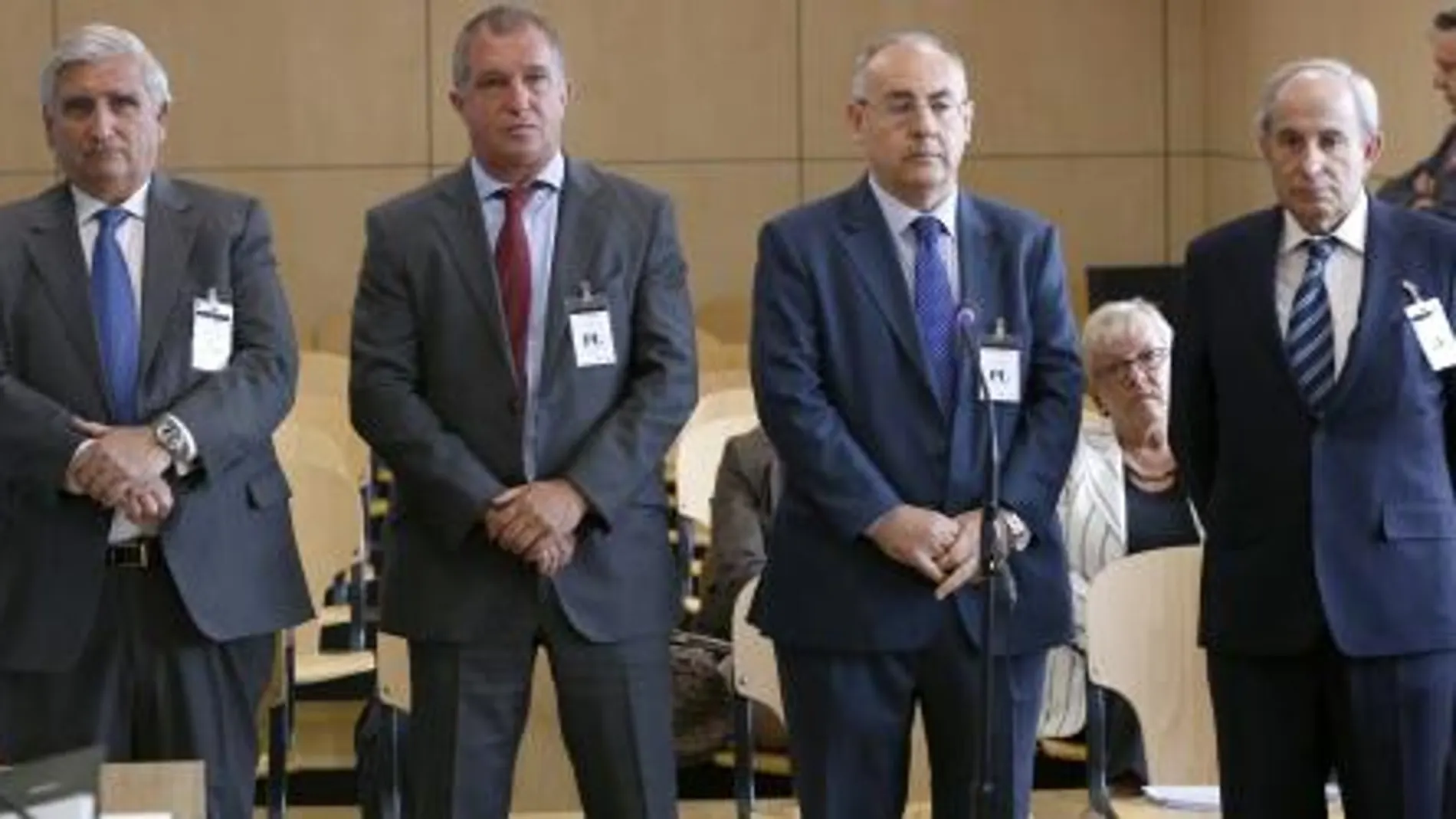 Ricardo Pages, Juan Caellas, Manuel Trouano y Santiago José Abella (i-d), los cuatro exdirectivos de Caixa Penedès juzgados.