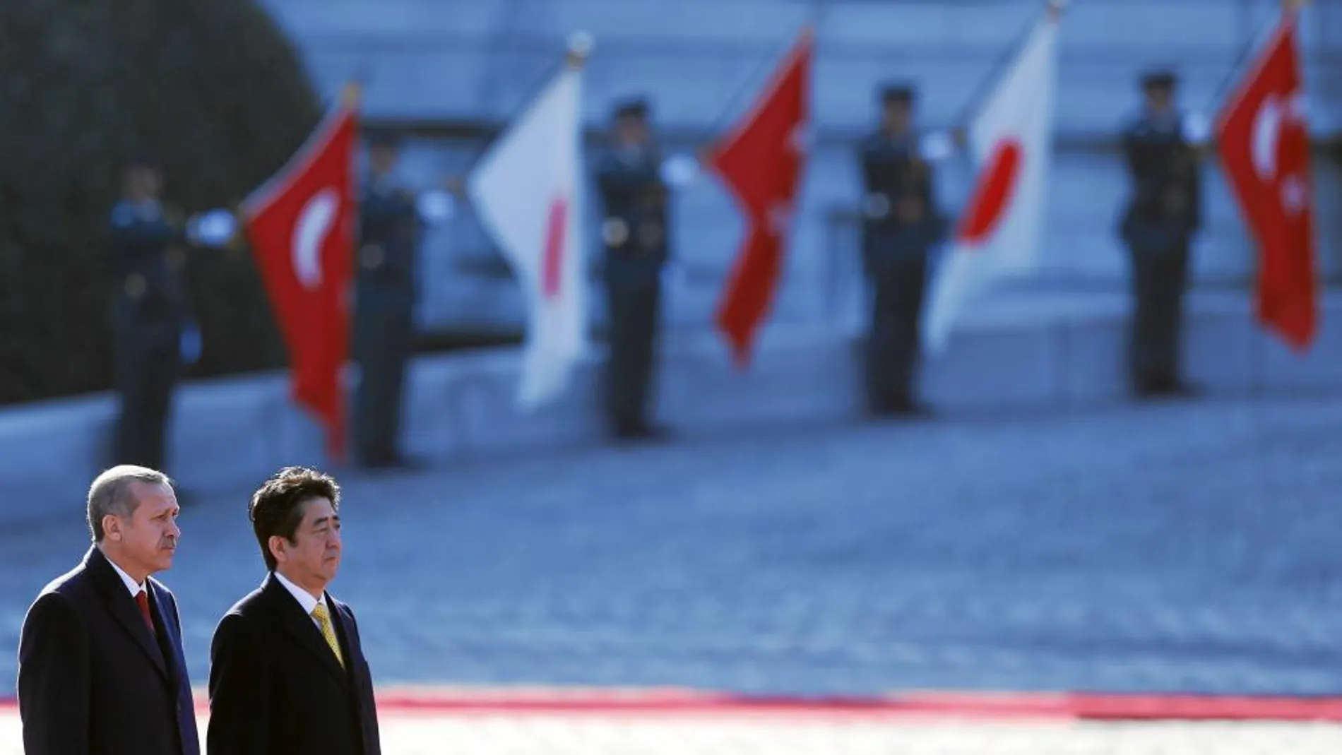 Erdogan, ayer de viaje oficial a Japón, ha calificado de «juego sucio» la investigación judicial