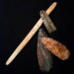Utensilios encontrados en la tumba de la cultura Clovis, en Estados Unidos