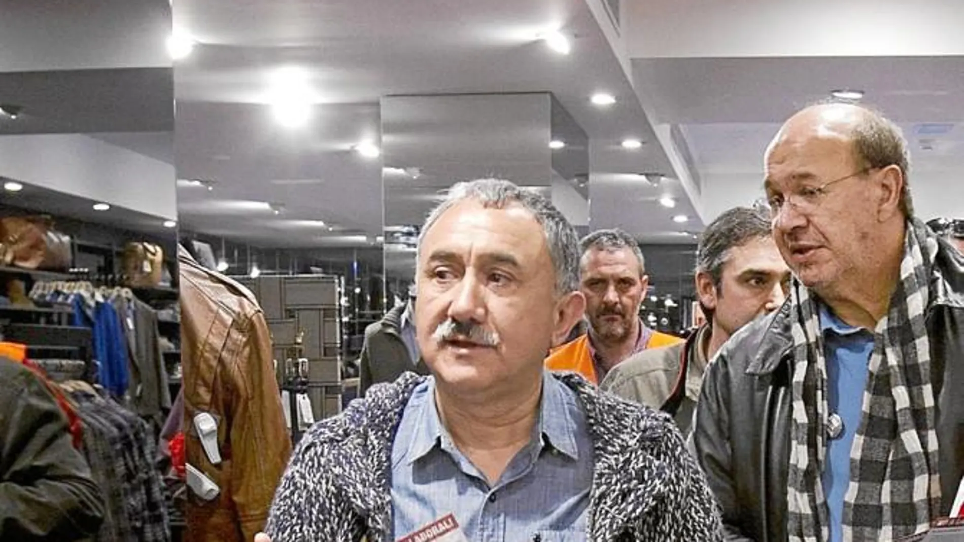 El líder de la UGT prometió que se celebraría un «congreso extraordinario» para fijar una postura