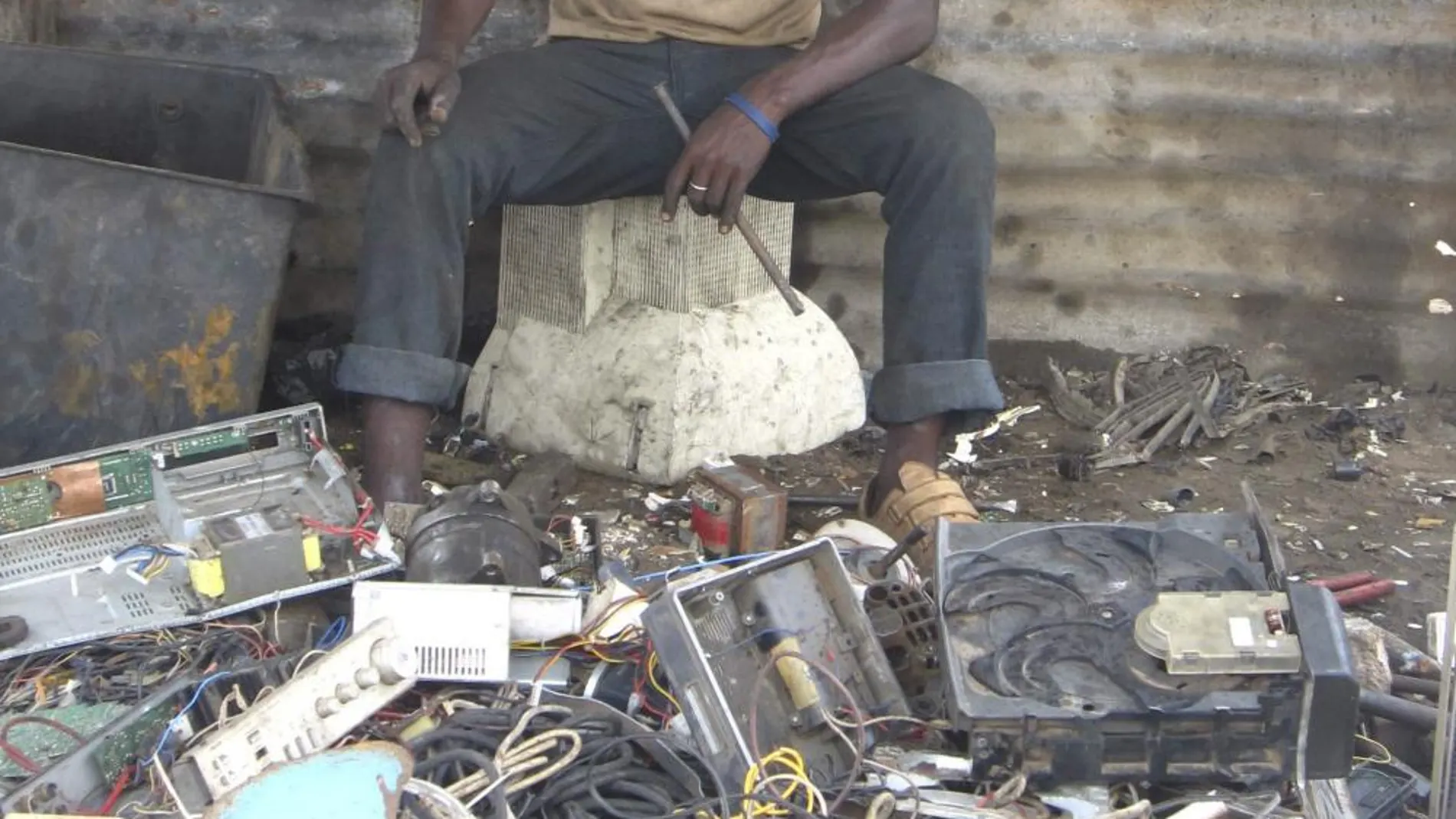 La basura electrónica acaba en los países más pobres muchas veces.