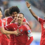 Franck Ribery celebra uno de los goles con sus compañeros.