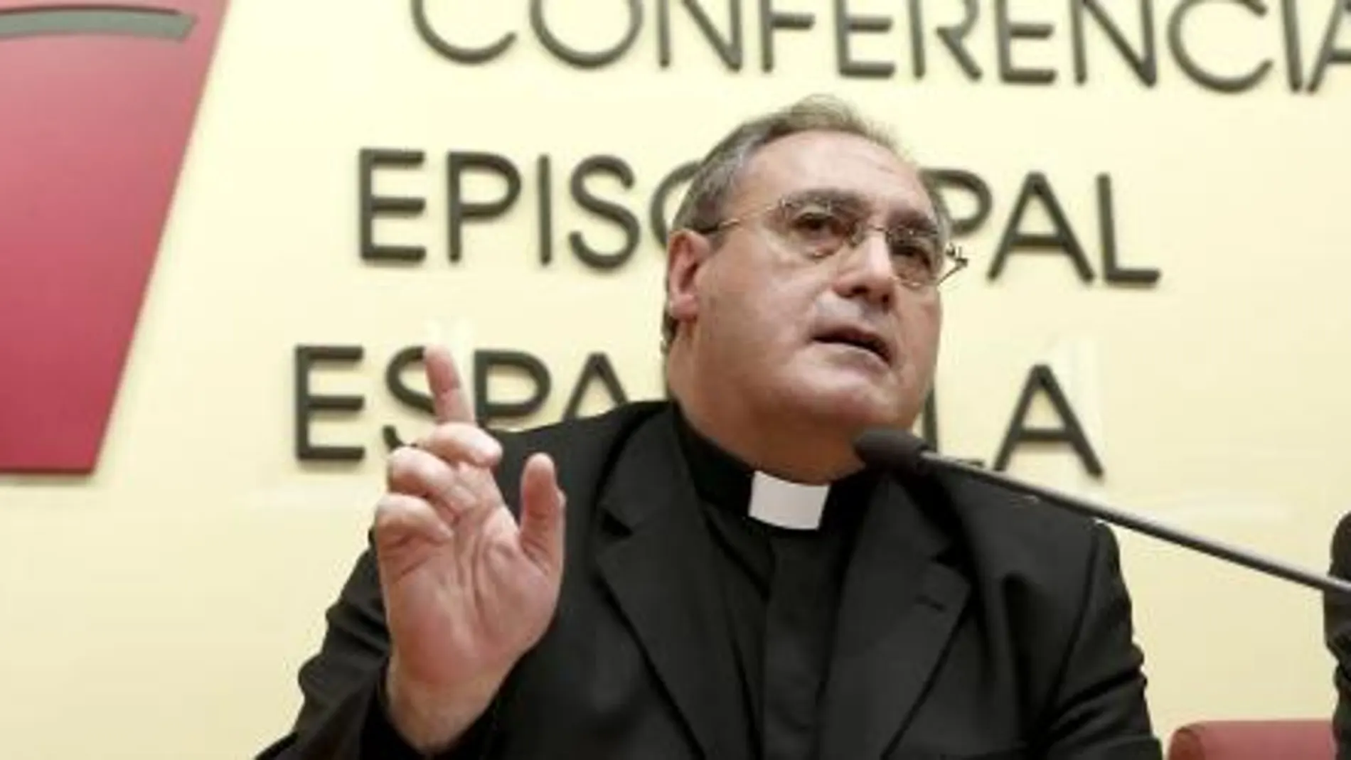 El secretario general de la Conferencia Episcopal Española (CEE), José María Gil Tamayo