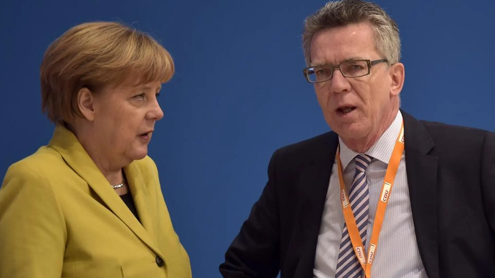 Ángela Merkel y el ministro alemán de Interior, Thomas de Maiziere, durante la convención de la CDU esta semana.