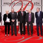 Foto de familia con algunos de los premiados.