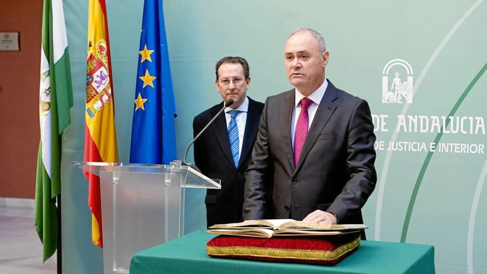 El nuevo director de Interior José Antonio Varela tomó ayer posesión de su cargo