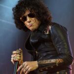 El cantante Enrique Bunbury durante el concierto ofrecido en el Palacio de los Deportes, en Madrid