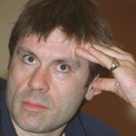 Foto de ARCHIVO tomada el 26 de julio de 2001 de Bruce Dickinson, cantante de la mítica banda de "heavy metal"británica "Iron Maiden"