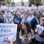 Los farmacéuticos mostraron su malestar e indignación por los impagos con múltiples formas de protesta