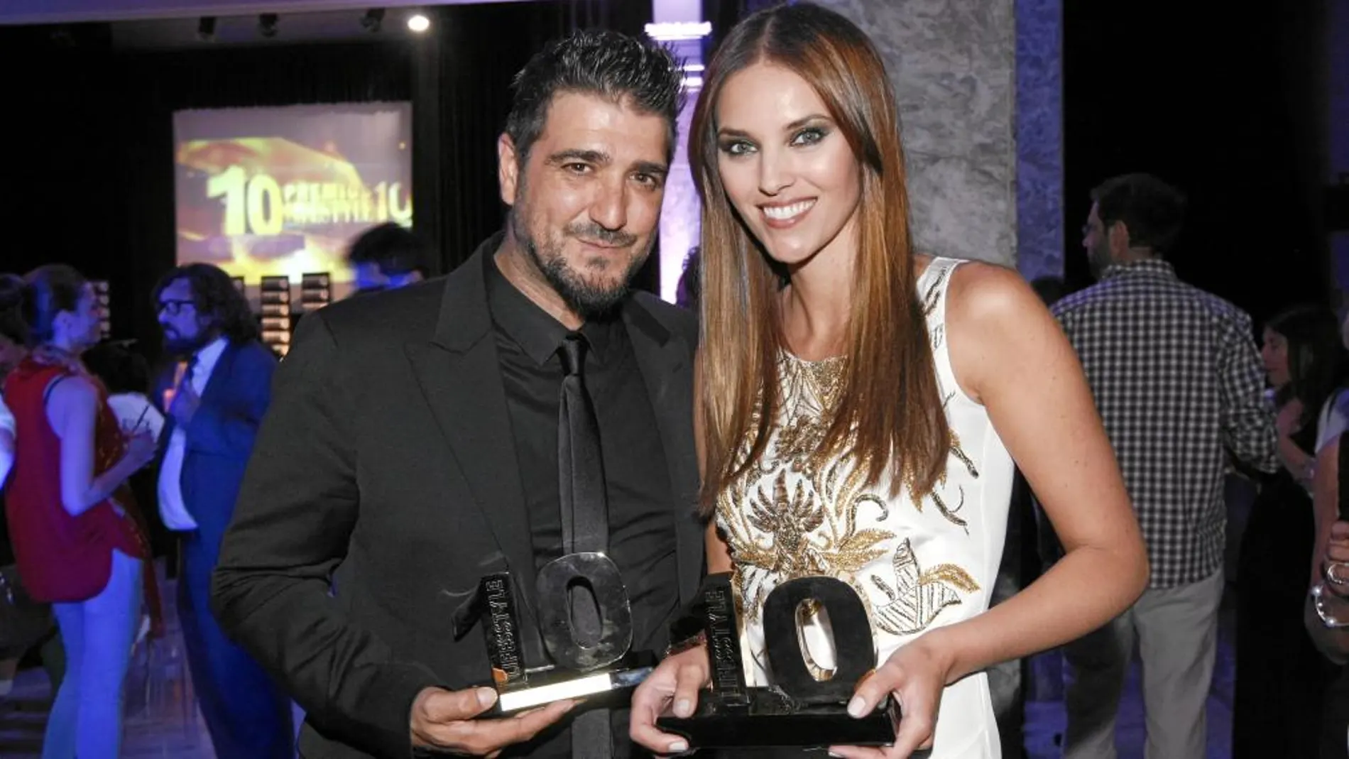 Antonio Orozco recibió el Premio 10 a la Música, mientras que Helen Lindes el correspondiente a la moda