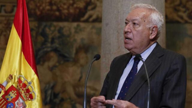 El ministro de Asuntos Exteriores, José Manuel García-Margallo, esta tarde en el Palacio de Santa Cruz, donde ha calificado de "noticia esperanzadora"la decisión de los Estados Unidos y Cuba de restablecer las relaciones diplomáticas.