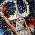 La candidata Amanda Perdomo San Juan, con la fantasía "Poderosa Amazona", se ha proclamado Reina del Carnaval 2014 durante la gala celebrada esta noche en Santa Cruz de Tenerife. EFE/Cristóbal García.