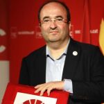 Miquel Iceta, en la sede del PSC, donde ha entregado hoy a la Autoridad Electoral del partido los 4.321 avales a su candidatura a liderar el partido.
