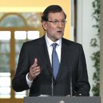 El presidente del Gobierno, Mariano Rajoy, durante la rueda de prensa en el palacio de La Moncloa