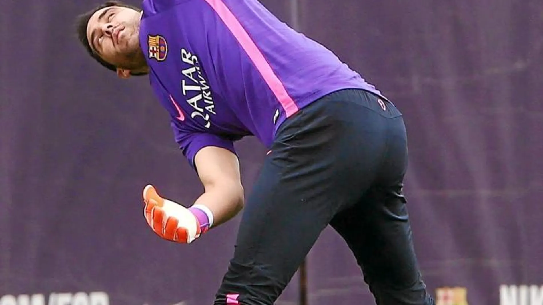 Bravo, durante el entrenamiento del Barcelona