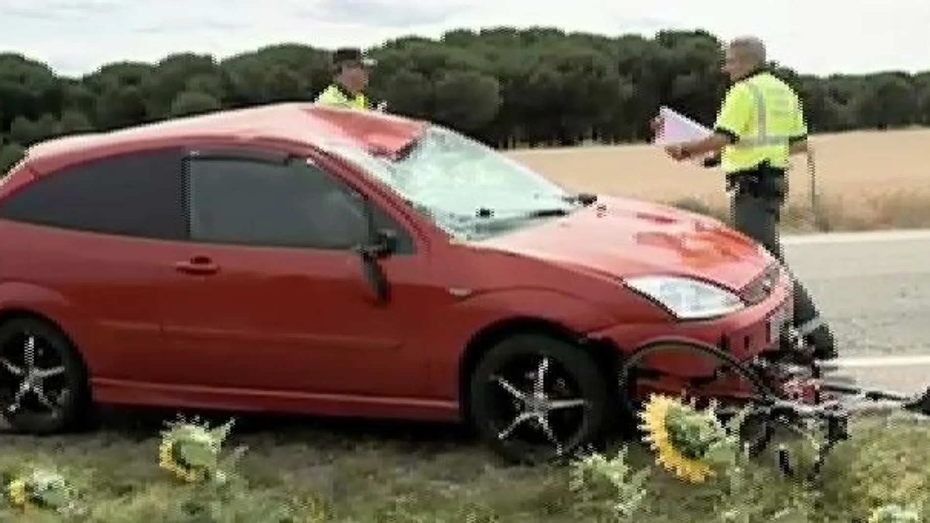 Imagen del coche que atropelló a los ciclistas.