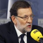El presidente del Gobierno, Mariano Rajoy, durante su entrevista en la cadena SER celebrada hoy en el Palacio de la Moncloa